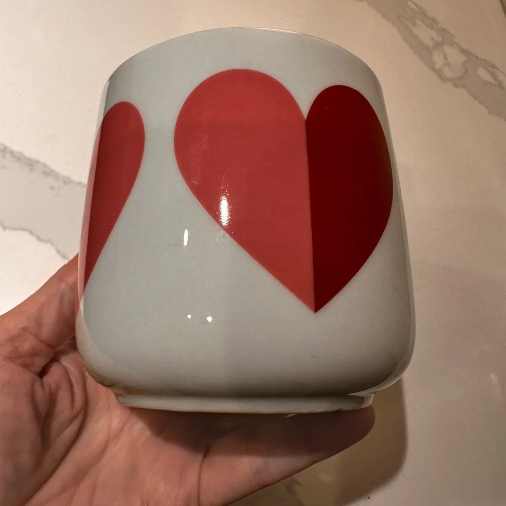 RARE!! Set/8 Crate & Barrel Heart Plates & Mugs Valentine Heart Design